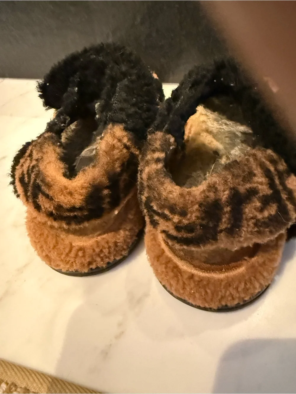 Shearling FF Fendi Feel Sandals